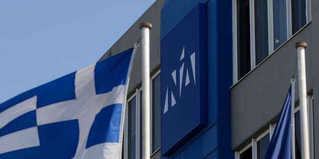 ΝΔ: Ο Κασσελάκης ανέβηκε στο τρακτέρ μιμούμενος τον προκάτοχό του στα φθηνά επικοινωνιακά σόου