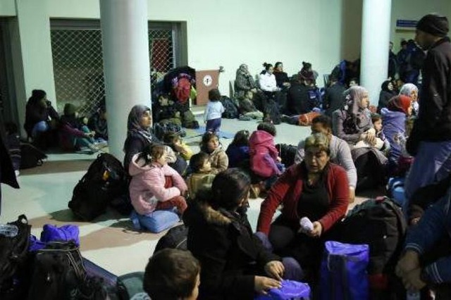 Μεταφέρονται 400 ασυνόδευτα από τη Μόρια στην ηπειρωτική Ελλάδα