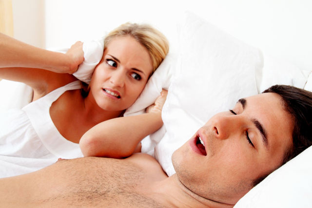 Ροχαλητό: Πώς επηρεάζει αυτόν που κοιμάται δίπλα σας